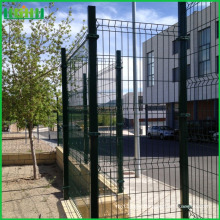 high quality made in China welded wire mesh fence panel